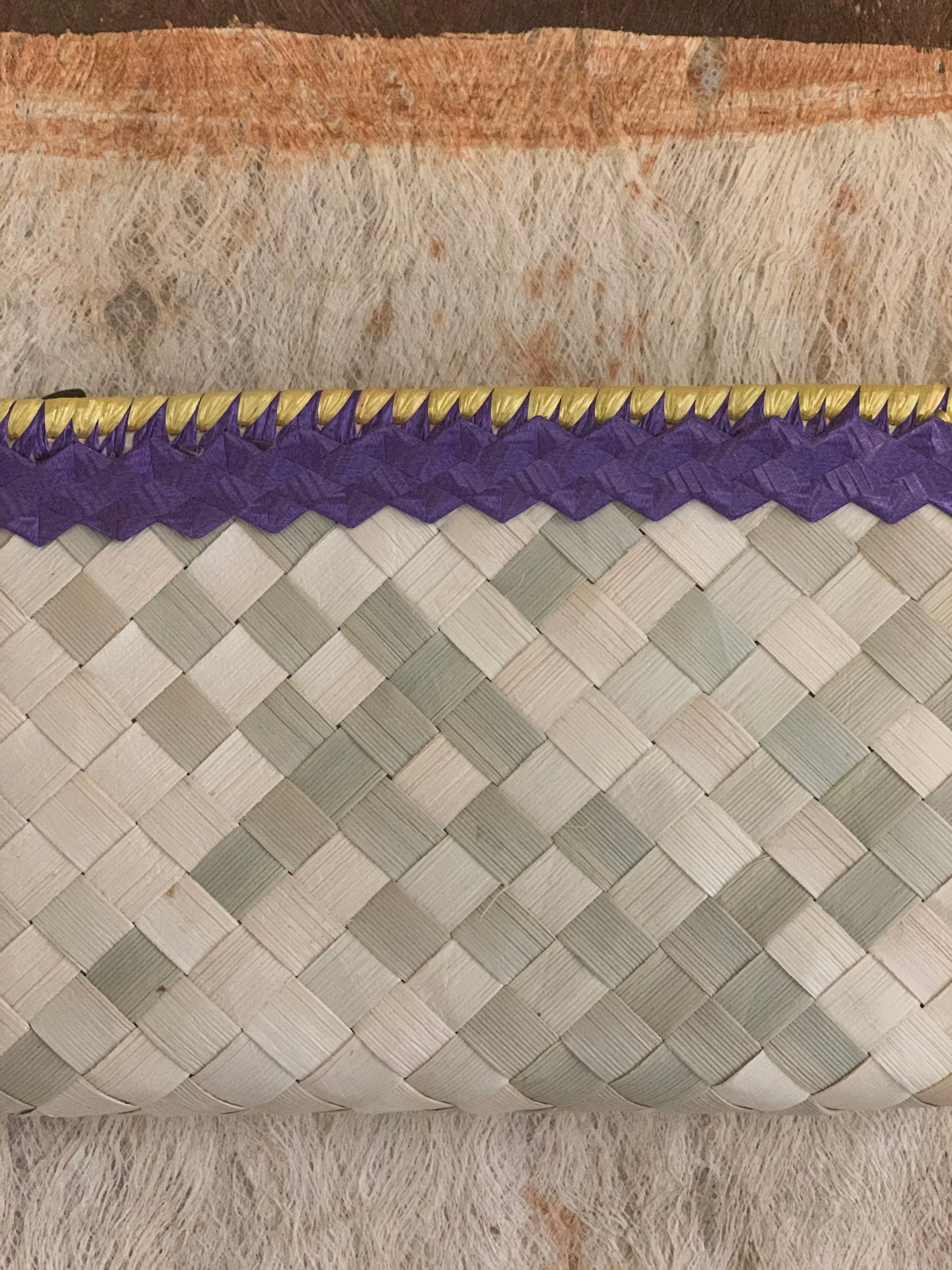 KATU Laker Clutch