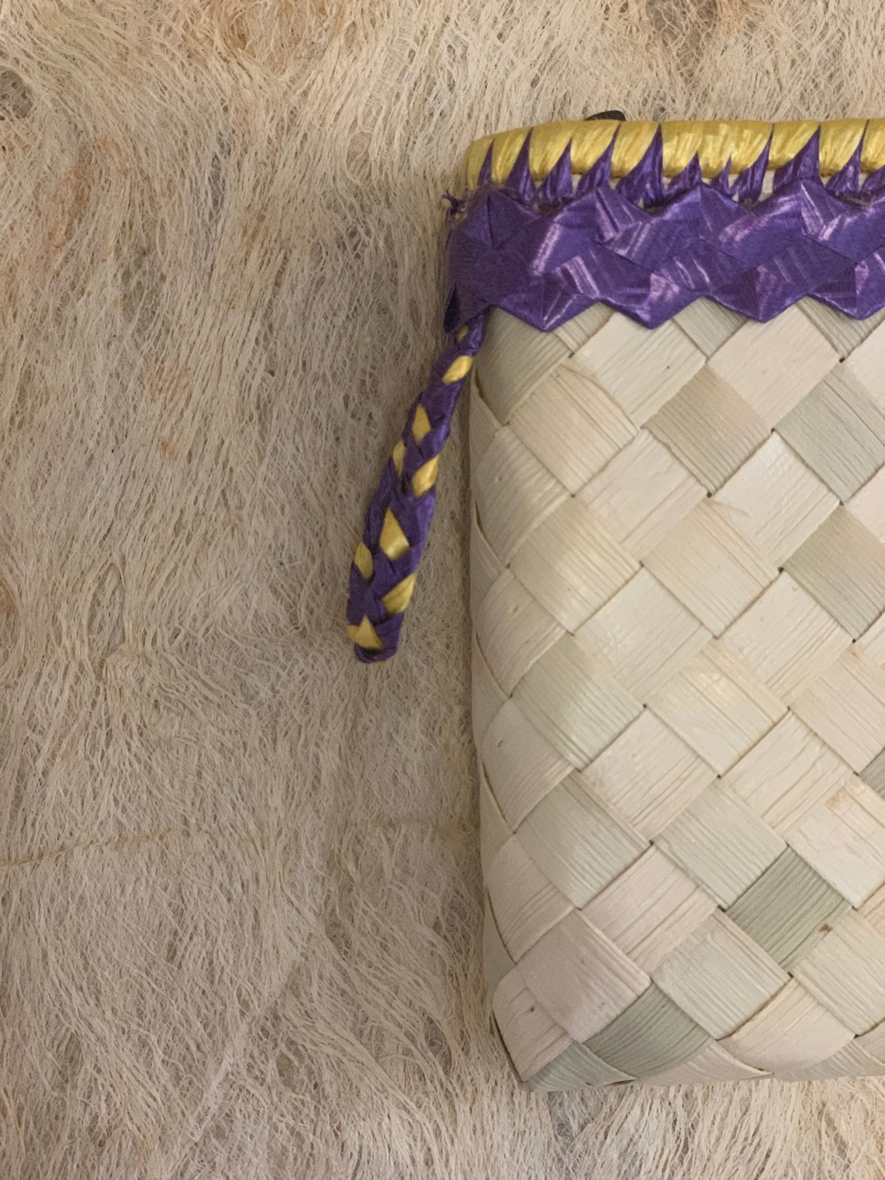KATU Laker Clutch