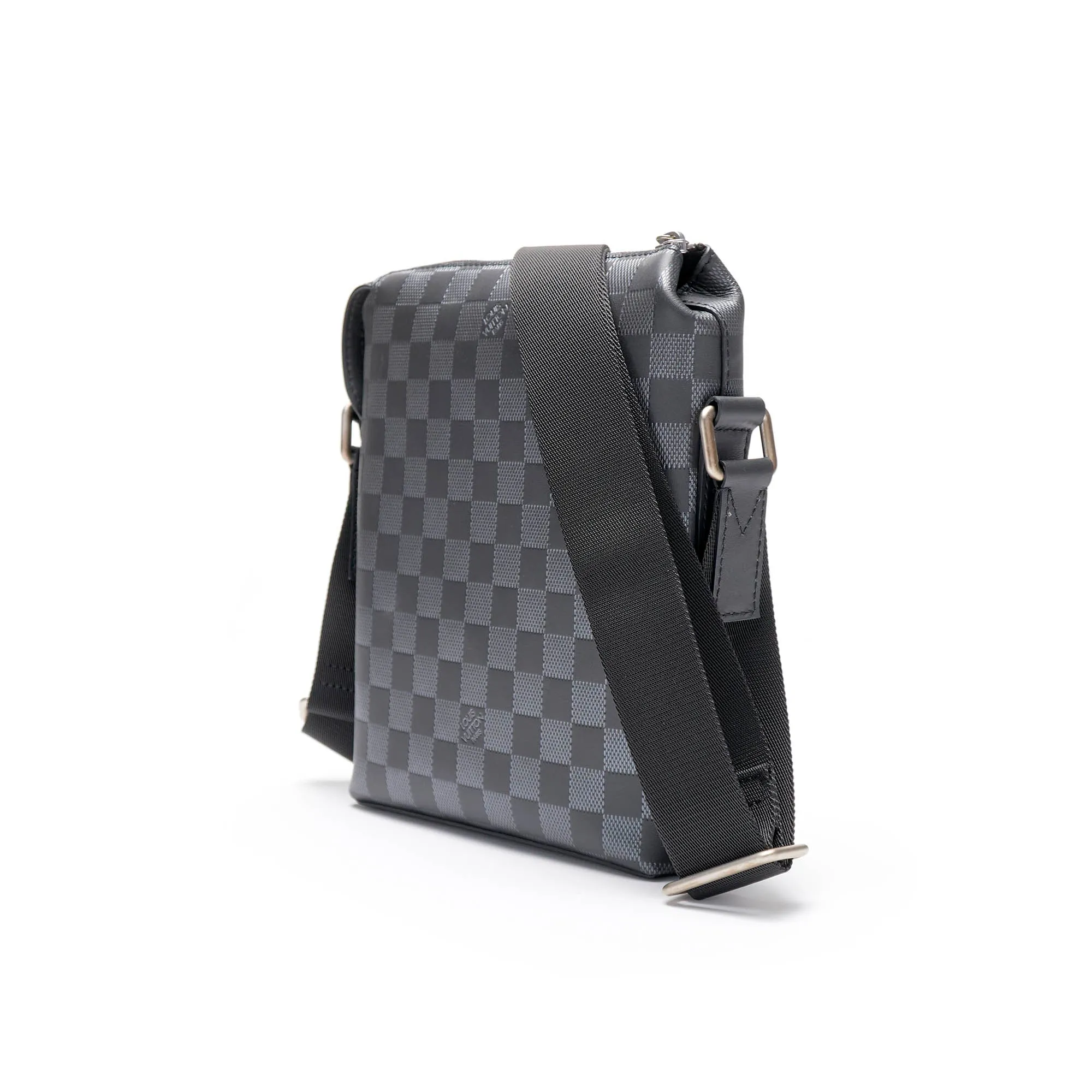 LOUIS VUITTON Damier Infini Discovery Messenger BB in Onyx.