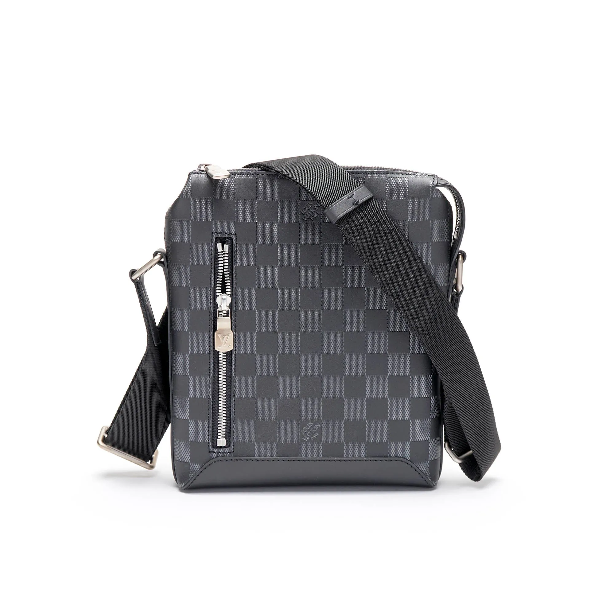 LOUIS VUITTON Damier Infini Discovery Messenger BB in Onyx.