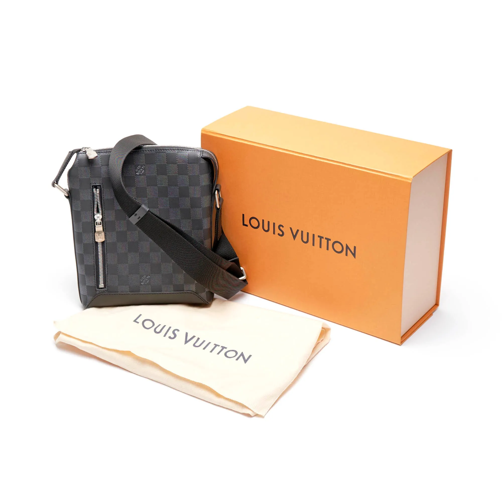 LOUIS VUITTON Damier Infini Discovery Messenger BB in Onyx.