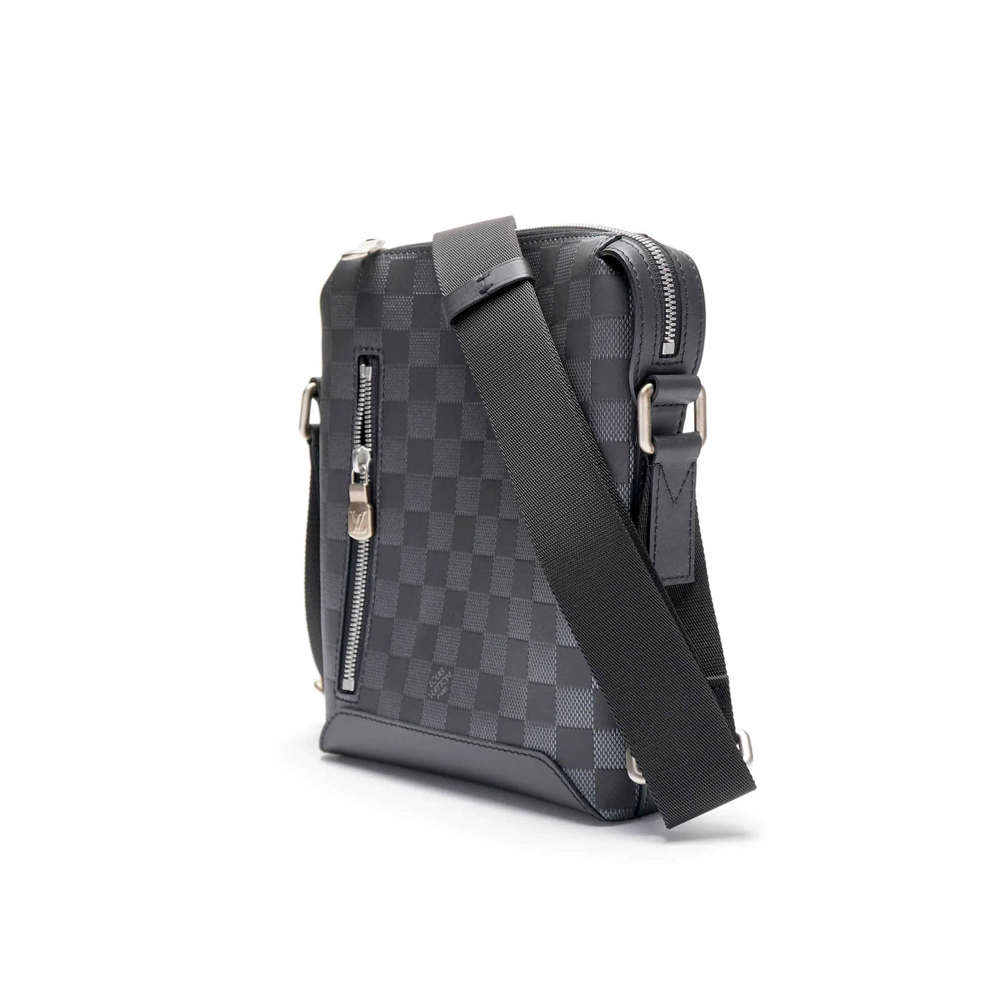 LOUIS VUITTON Damier Infini Discovery Messenger BB in Onyx.