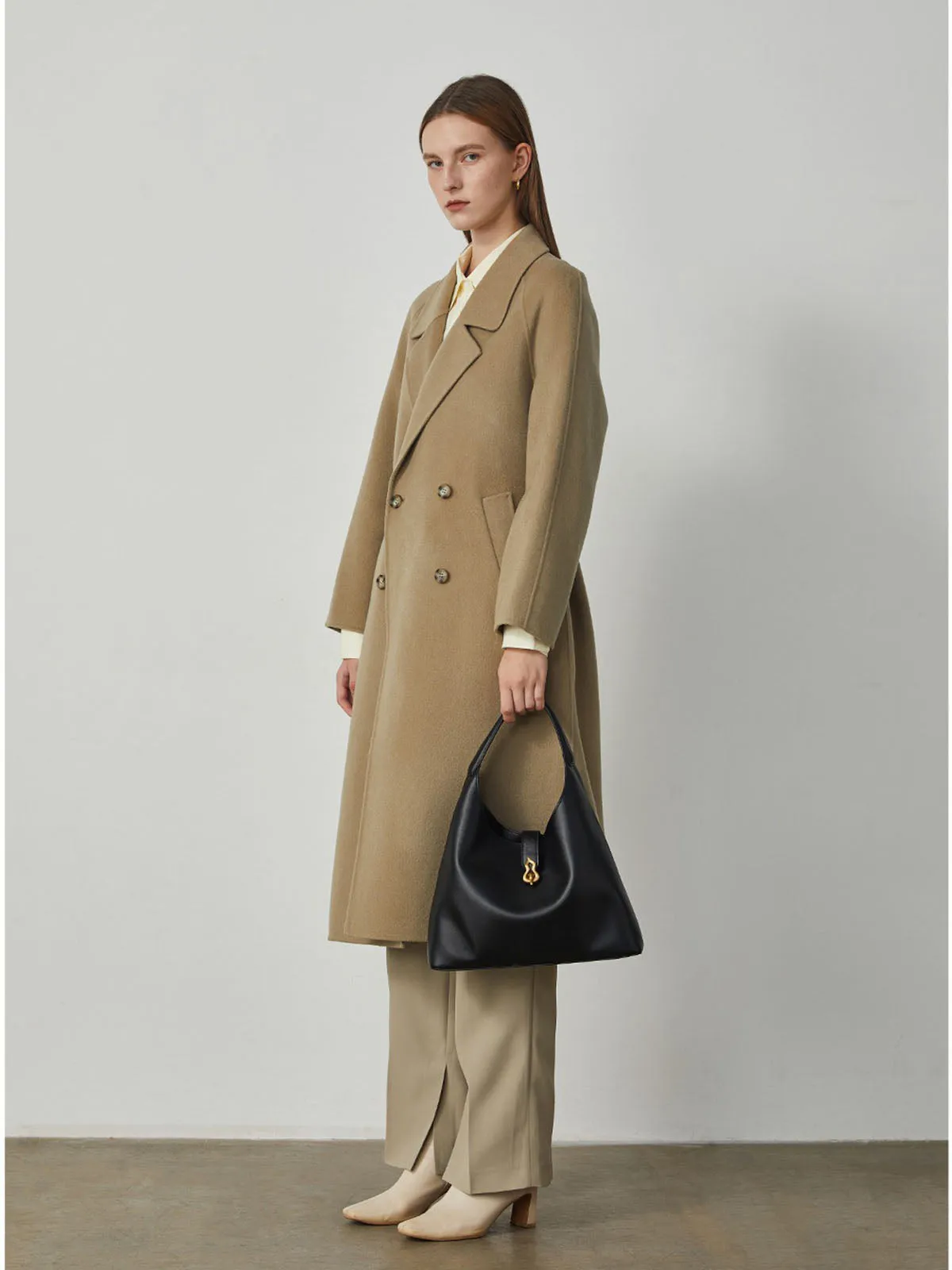 Smting | Large Leather Hobo Bag with our Hulu Lock