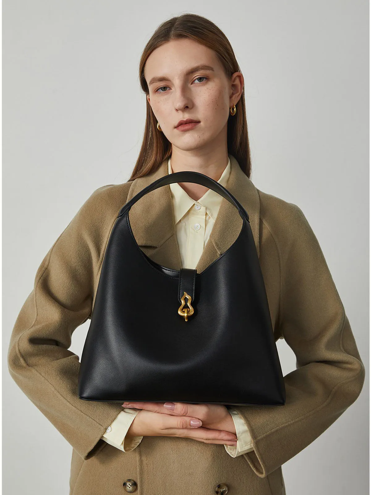 Smting | Large Leather Hobo Bag with our Hulu Lock