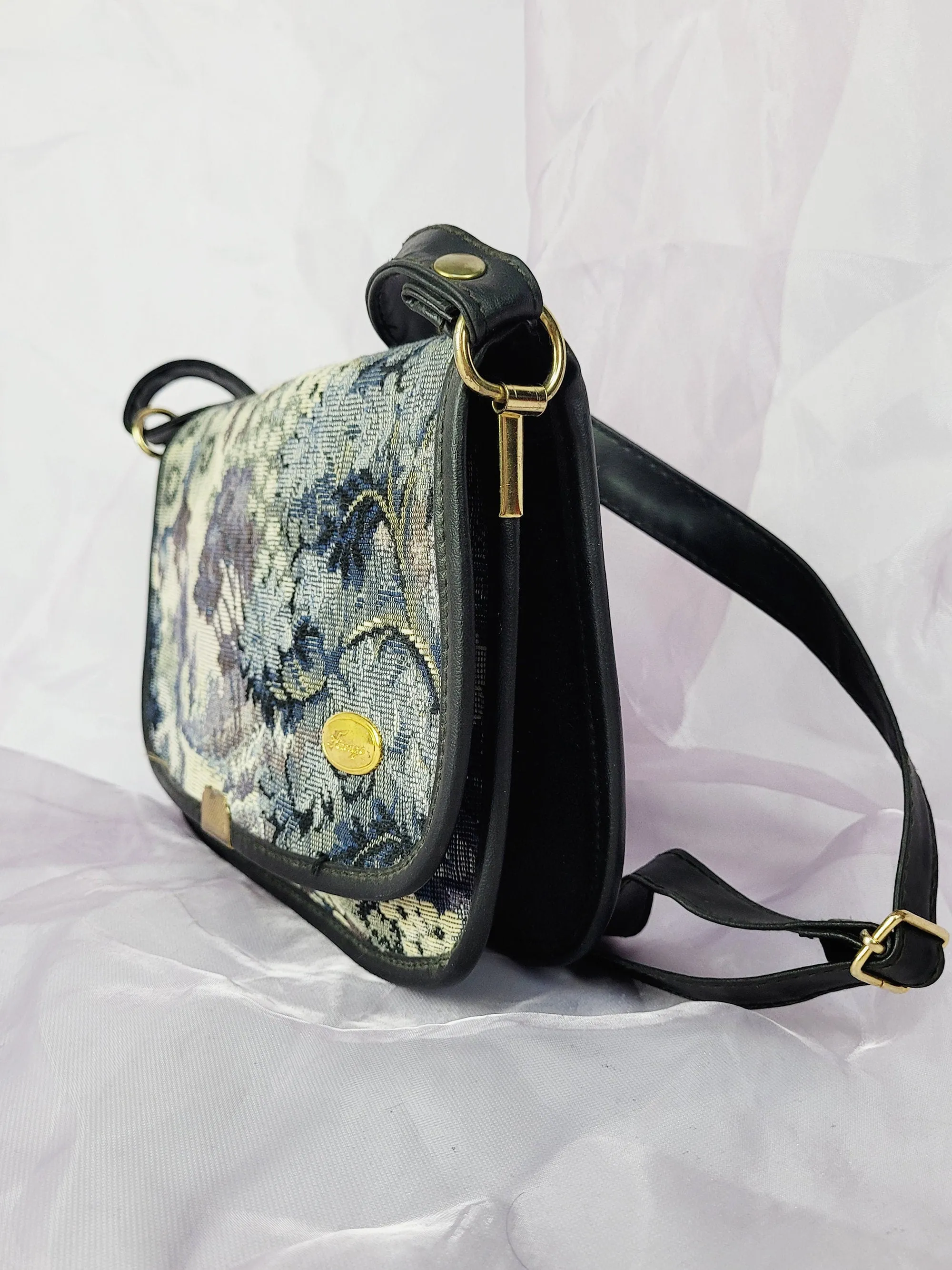 Vintage 80s floral carpet envelope messenger shoulder bag