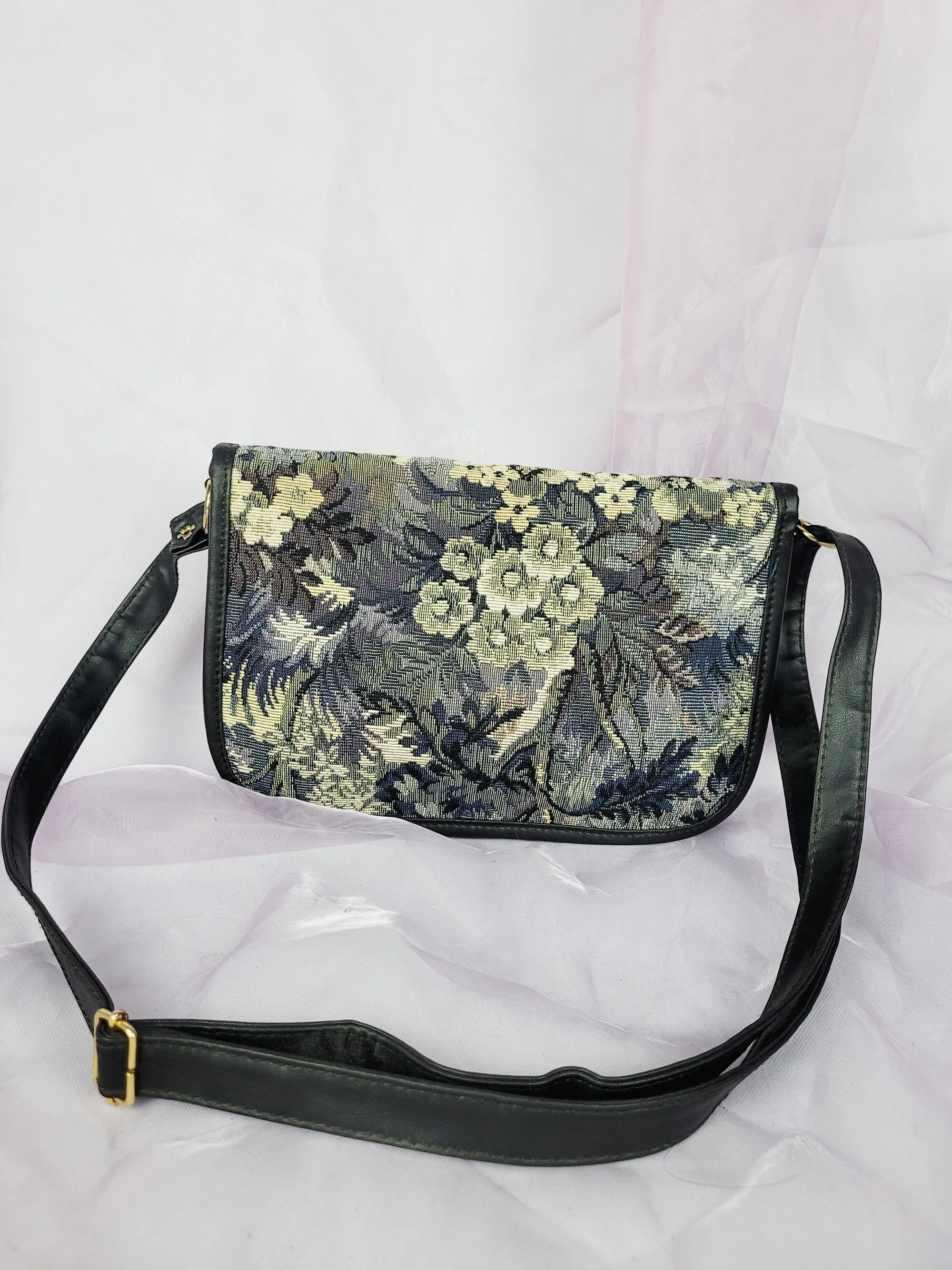 Vintage 80s floral carpet envelope messenger shoulder bag