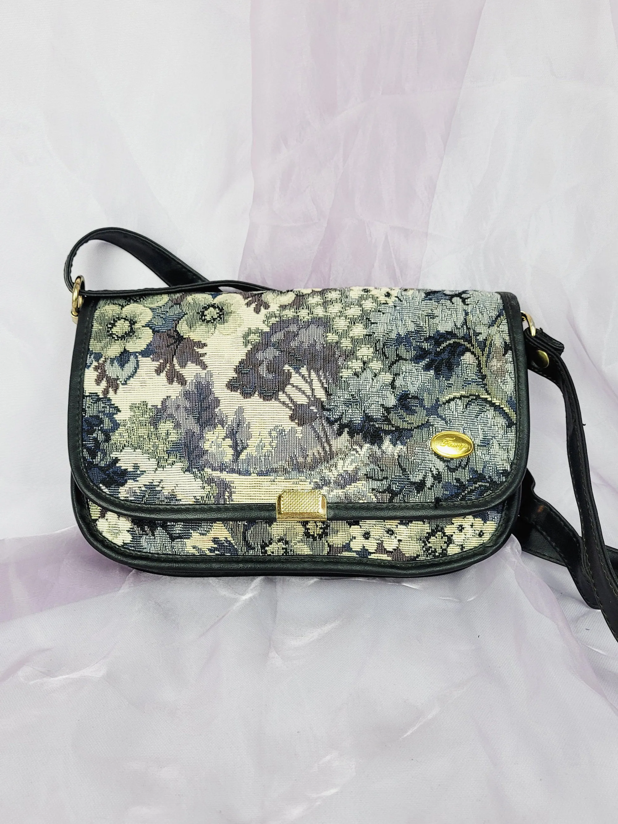 Vintage 80s floral carpet envelope messenger shoulder bag